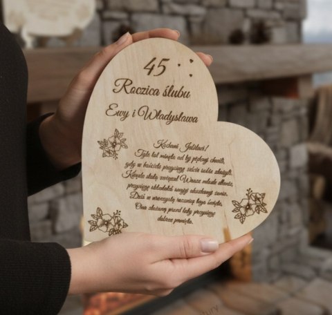 Drewniane serce z grawerem na rocznicę ślubu - prezent personalizowany