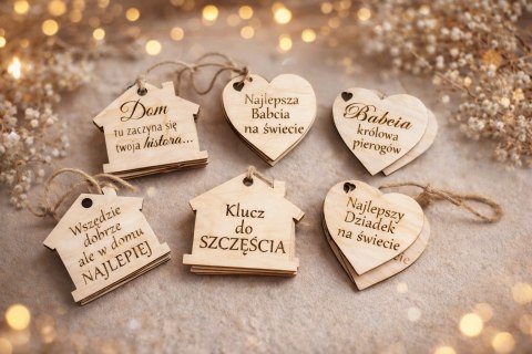 Drewniany breloczek domek 5 cm grawer personalizowany sklejka zawieszka