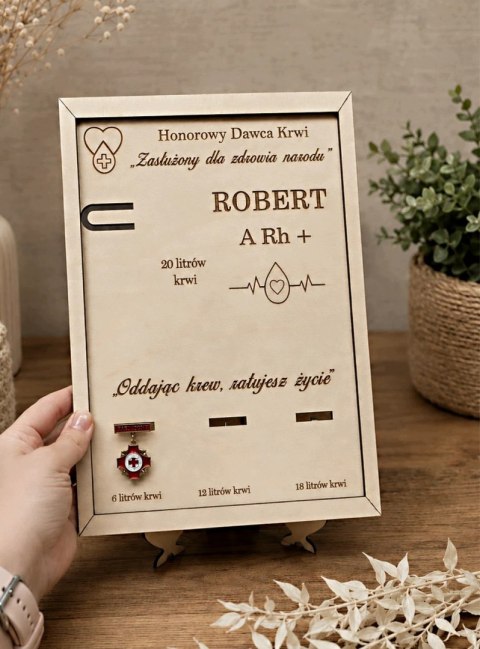 Ekspozytor na odznaki Honorowy Dawca Krwi HDK personalizowany prezent