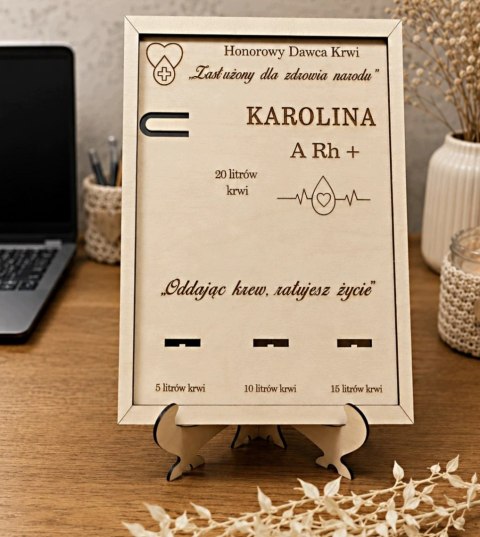 Ekspozytor na odznaki Honorowy Dawca Krwi HDK personalizowany prezent
