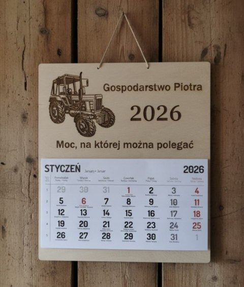 Kalendarz Drewniany 2026 z Ciągnikiem MTZ 82 | Personalizowany | Prezent