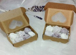 Uroczy zestaw lawendowych mini mydełek. Gotowy prezent, handmade